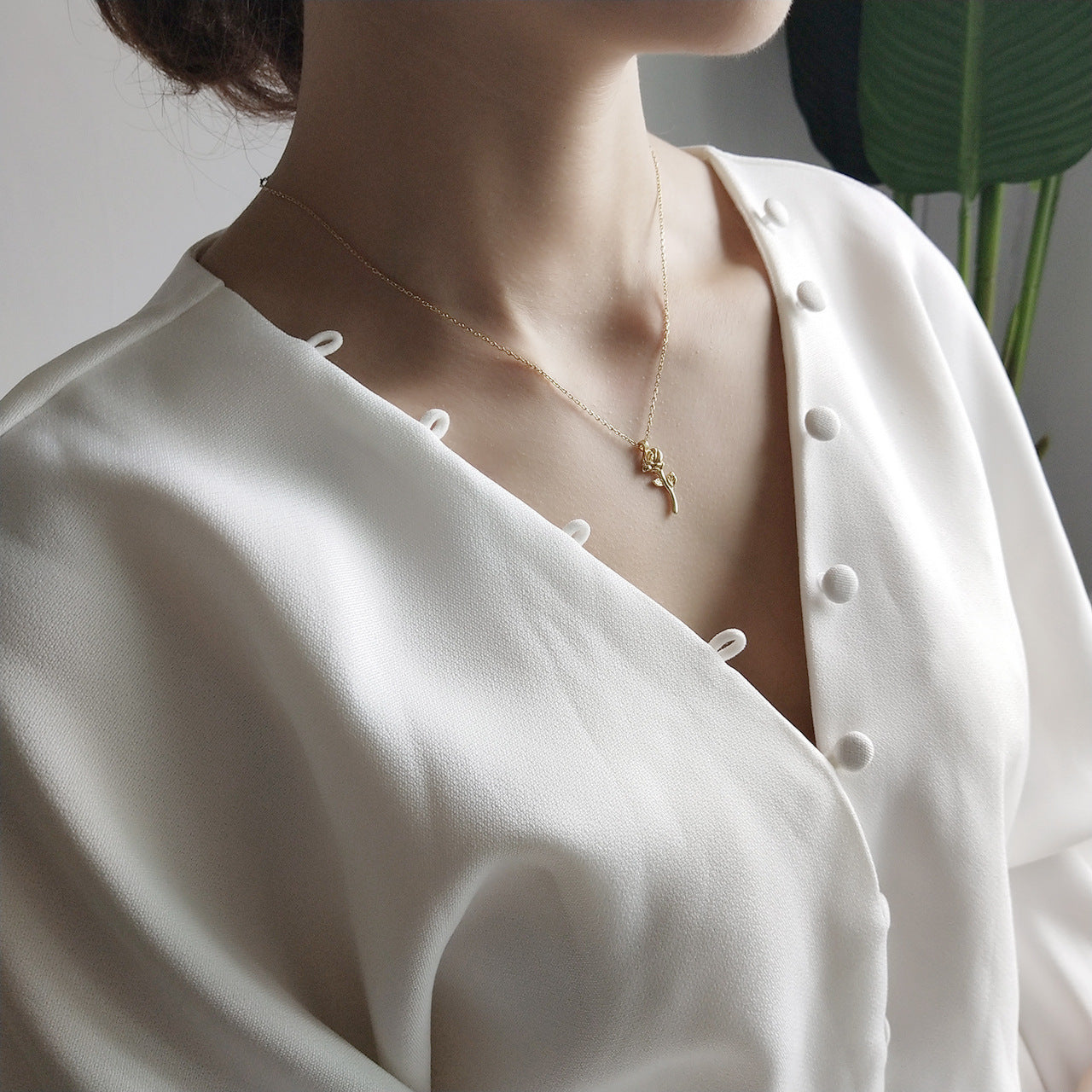 𝑹𝒐𝒔𝒆, 𝑮𝒐𝒍𝒅 𝑵𝒆𝒄𝒌𝒍𝒂𝒄𝒆