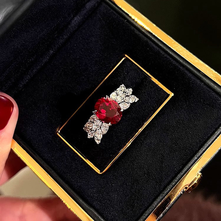 𝐓𝐡𝐞 𝐒𝐜𝐚𝐫𝐥𝐞𝐭 𝐒𝐨𝐯𝐞𝐫𝐞𝐢𝐠𝐧 𝐑𝐢𝐧𝐠