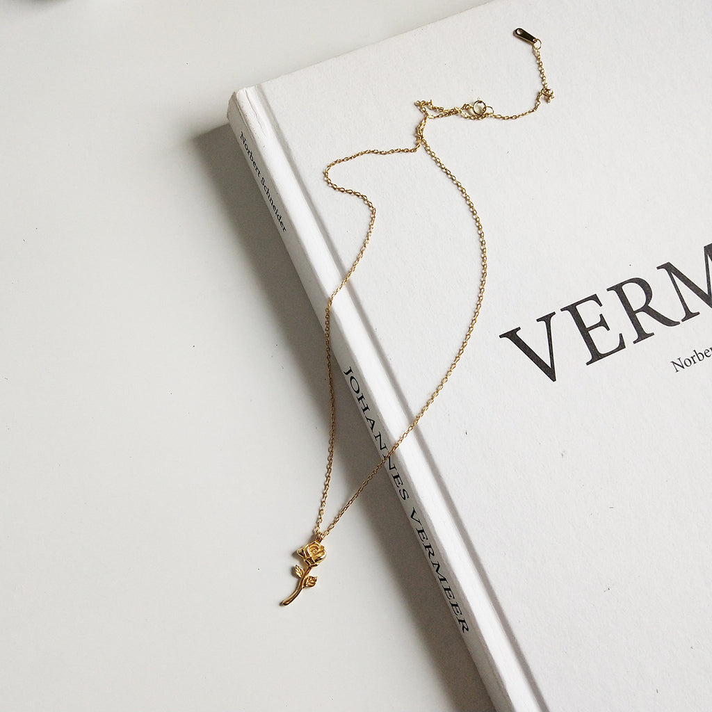 𝑹𝒐𝒔𝒆, 𝑮𝒐𝒍𝒅 𝑵𝒆𝒄𝒌𝒍𝒂𝒄𝒆