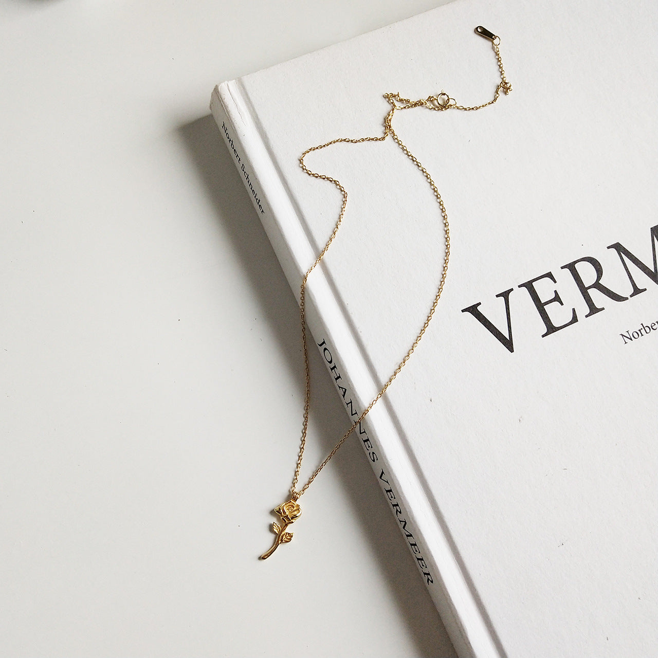 𝑹𝒐𝒔𝒆, 𝑮𝒐𝒍𝒅 𝑵𝒆𝒄𝒌𝒍𝒂𝒄𝒆