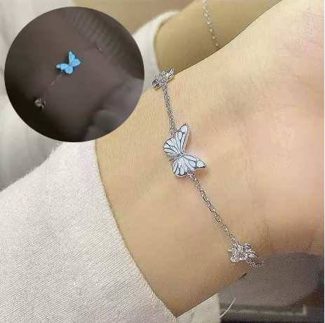 𝐓𝐡𝐞 "𝐌𝐢𝐝𝐧𝐢𝐠𝐡𝐭 𝐌𝐨𝐧𝐚𝐫𝐜𝐡" 𝐋𝐮𝐦𝐢𝐧𝐨𝐮𝐬 𝐏𝐞𝐧𝐝𝐚𝐧𝐭