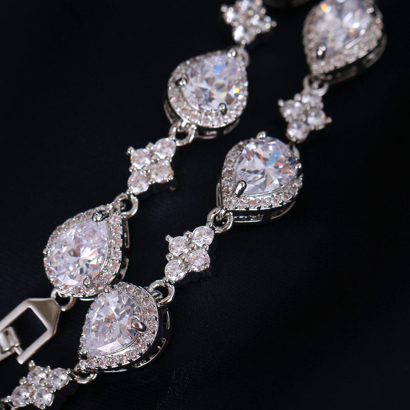 𝐓𝐡𝐞 𝐑𝐚𝐢𝐧𝐝𝐫𝐨𝐩 𝐑𝐚𝐝𝐢𝐚𝐧𝐜𝐞 𝐁𝐫𝐚𝐜𝐞𝐥𝐞𝐭